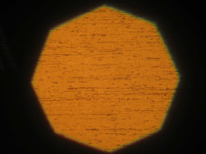 Perlite leggermente allineata e rada